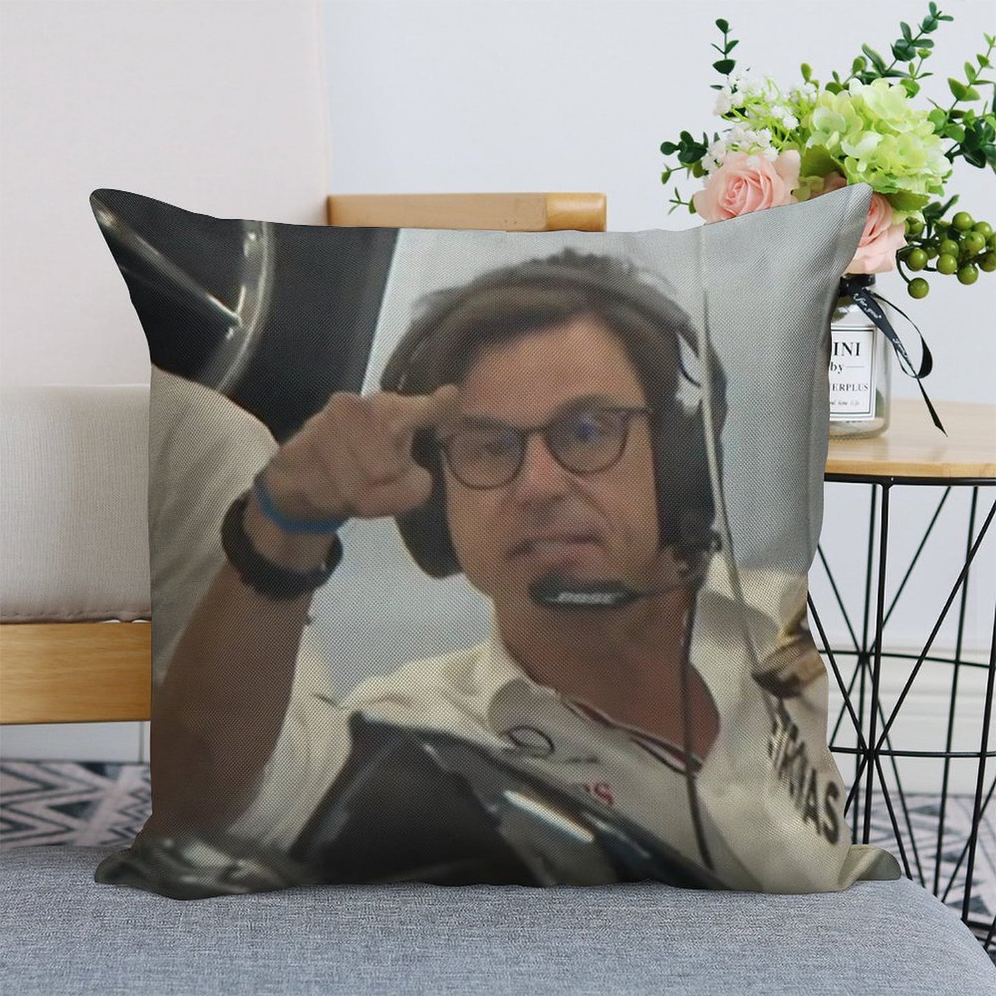 Toto Pointing at Camera Linen Throw Pillow Cover