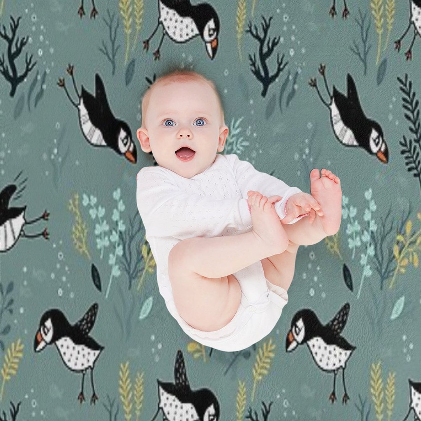 Puffin Under Water Throw Blanket
