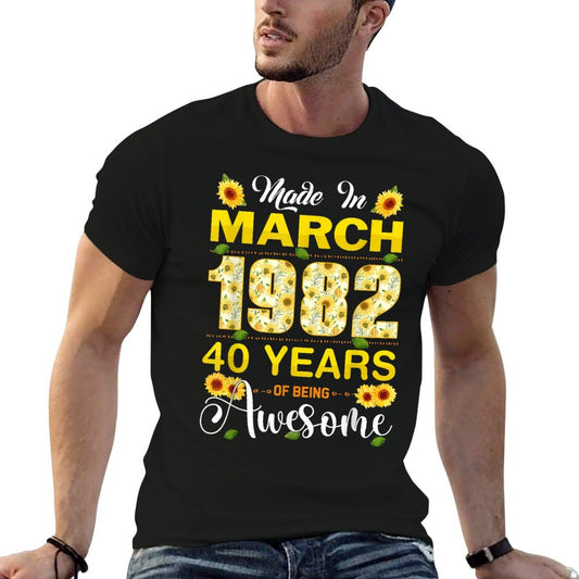 40th Birthday Flowers Gift for Women Born in March 1982 Rolled Sleeves T-Shirt