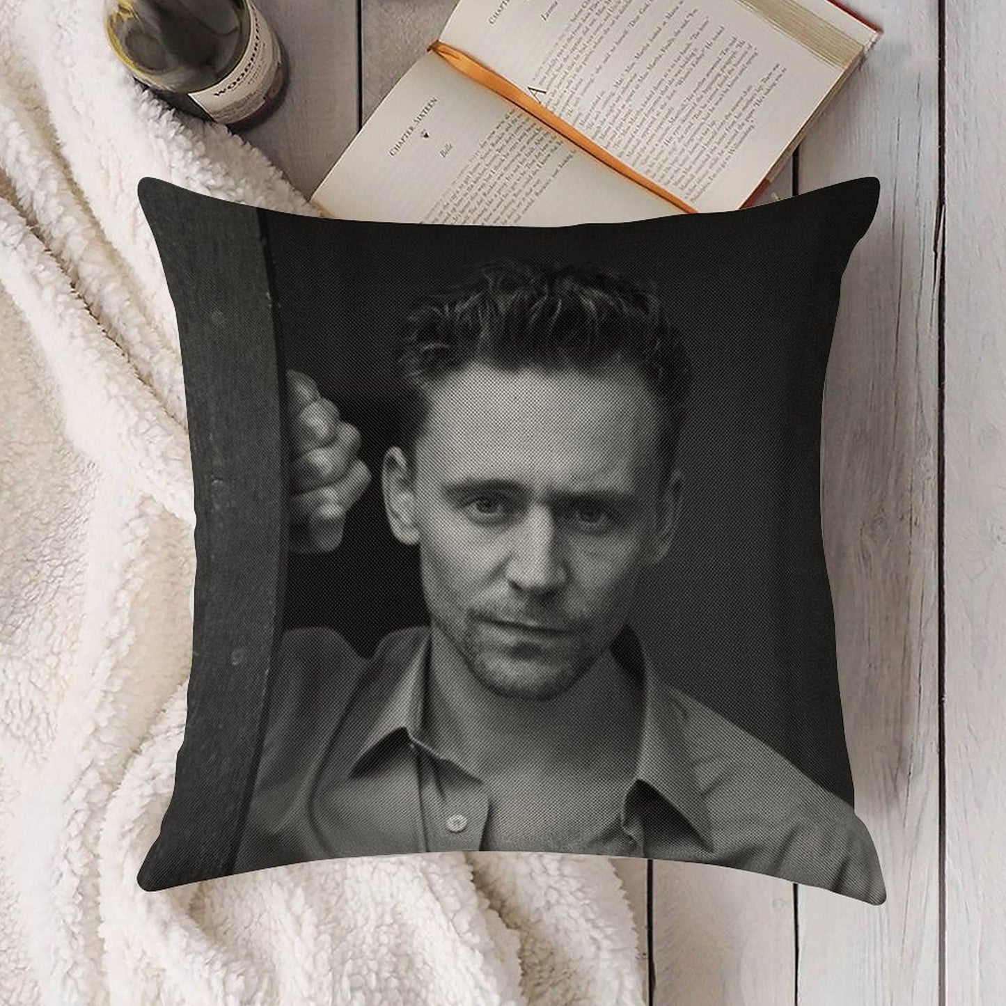 Tom Hiddleston Linen Throw Pillow Cover