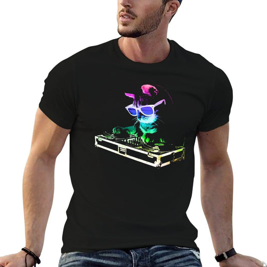 HOUSE CAT (Rainbow DJ Kitty) Comfortable T-Shirt