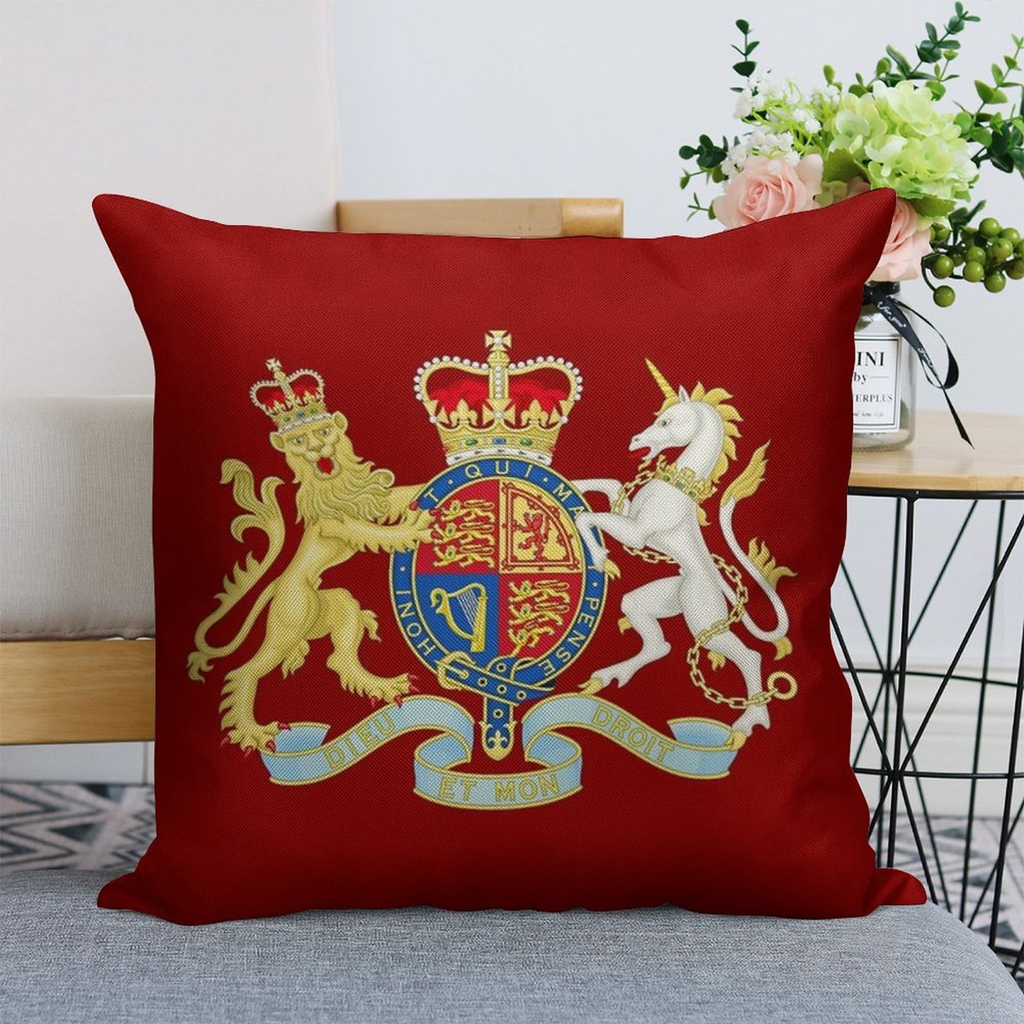Royal Coat of Arms of The United Kingdom Linen Throw Pillow Cover