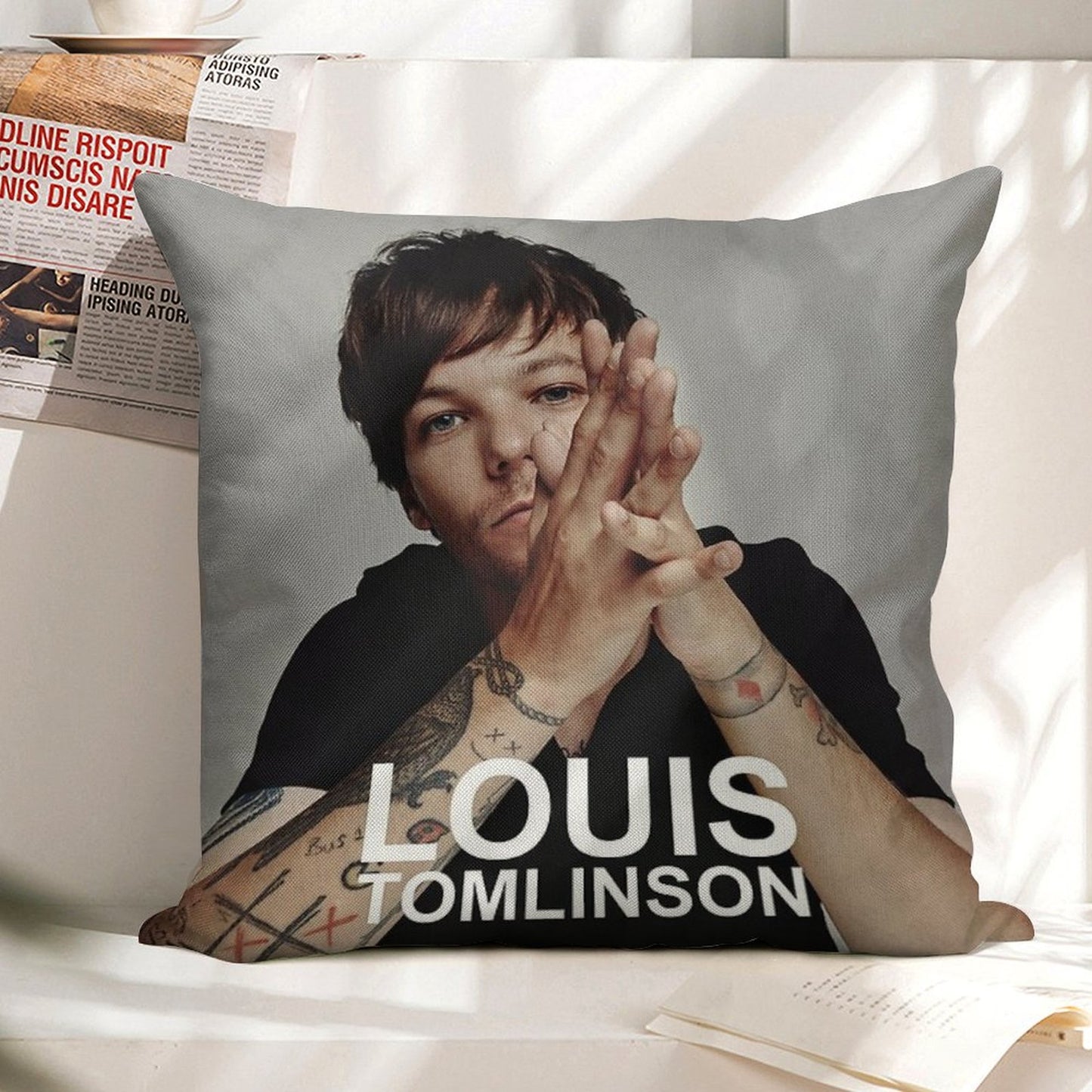 Gadjah New Tomlinson Walls American Tour 2020 Linen Throw Pillow Cover
