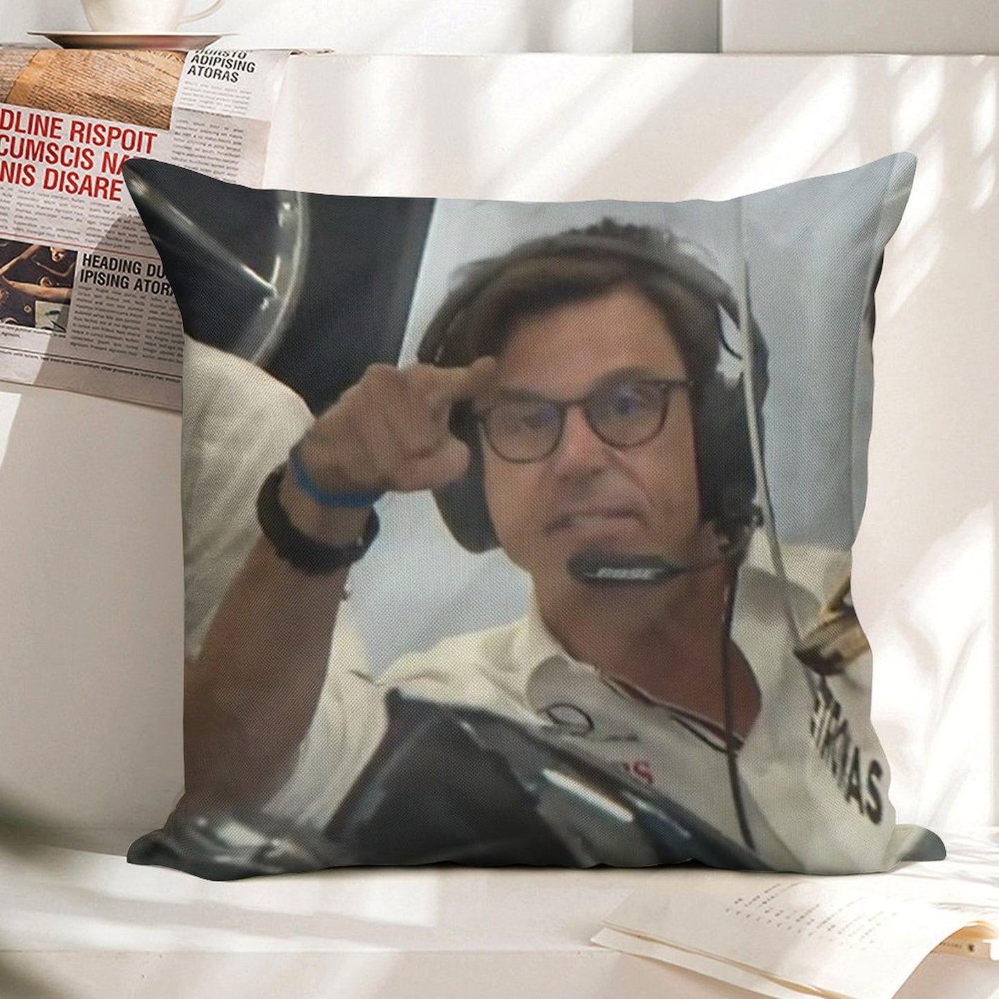 Toto Pointing at Camera Linen Throw Pillow Cover