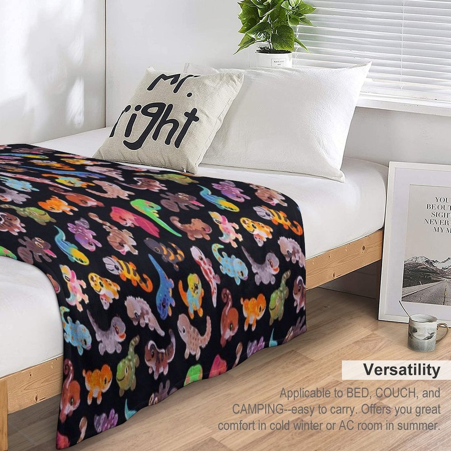 Gecko - Dark Throw Blanket