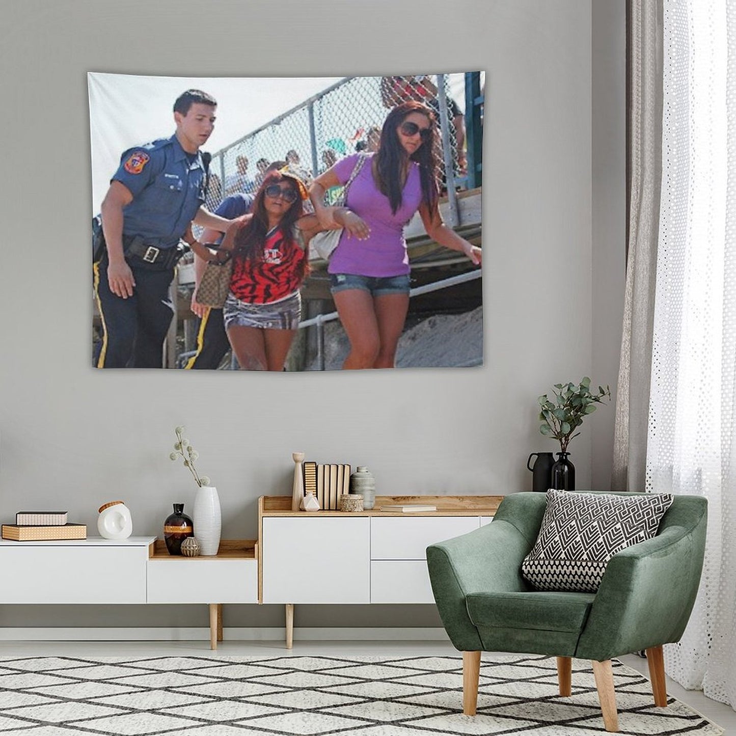 Snooki Getting Arrested on The Beach Tapestry