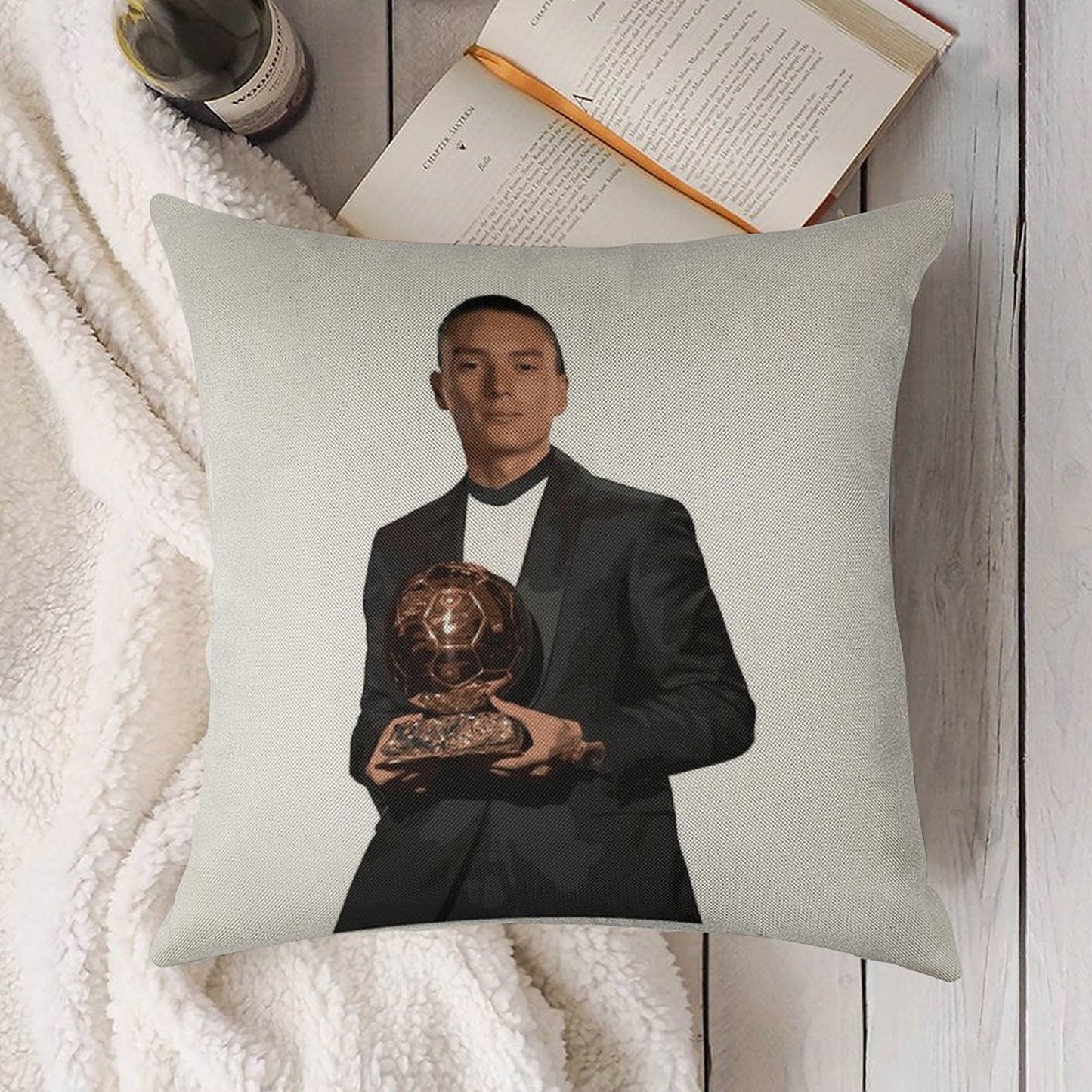Darwin Nunez Ballon D'or Linen Throw Pillow Cover