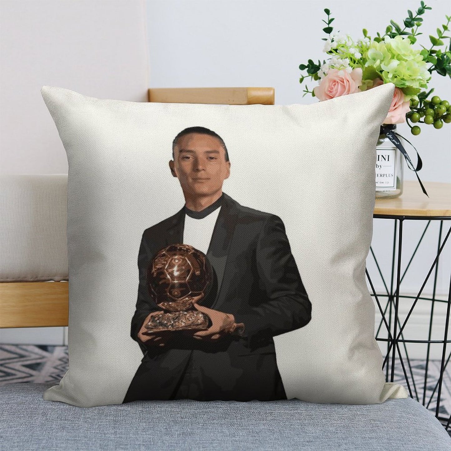 Darwin Nunez Ballon D'or Linen Throw Pillow Cover