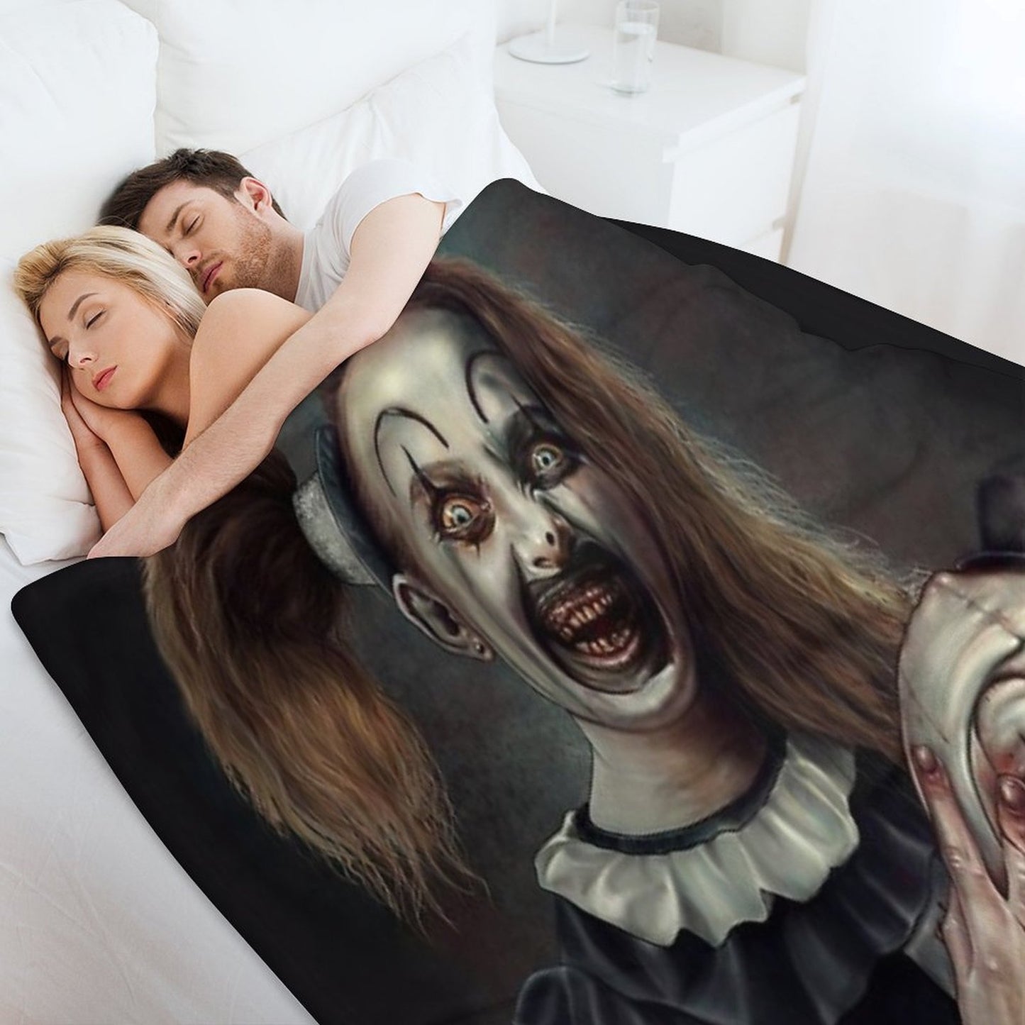 Terrifier 2- The Little Pale Girl Throw Blanket