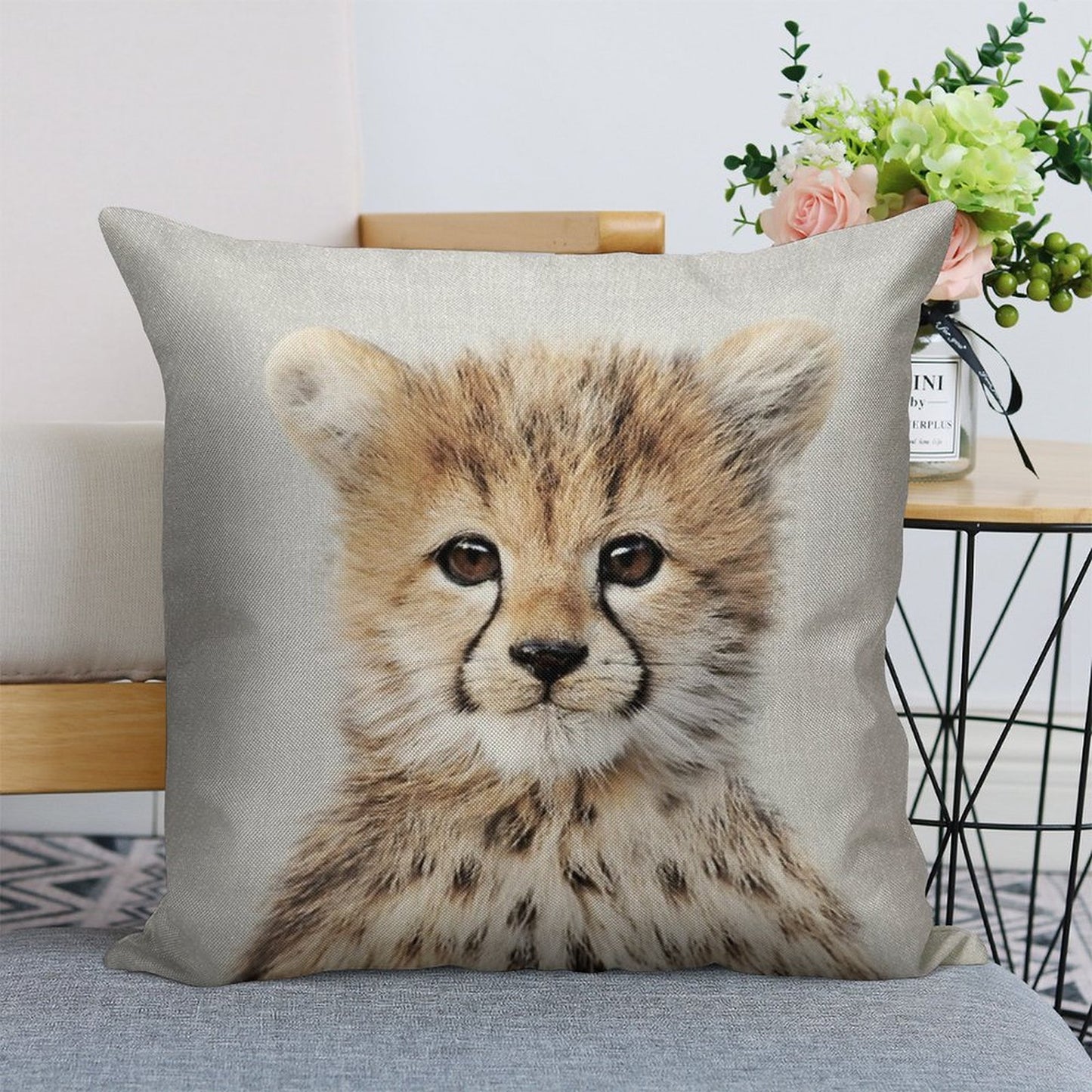 Baby Cheetah - Colorful Linen Throw Pillow Cover