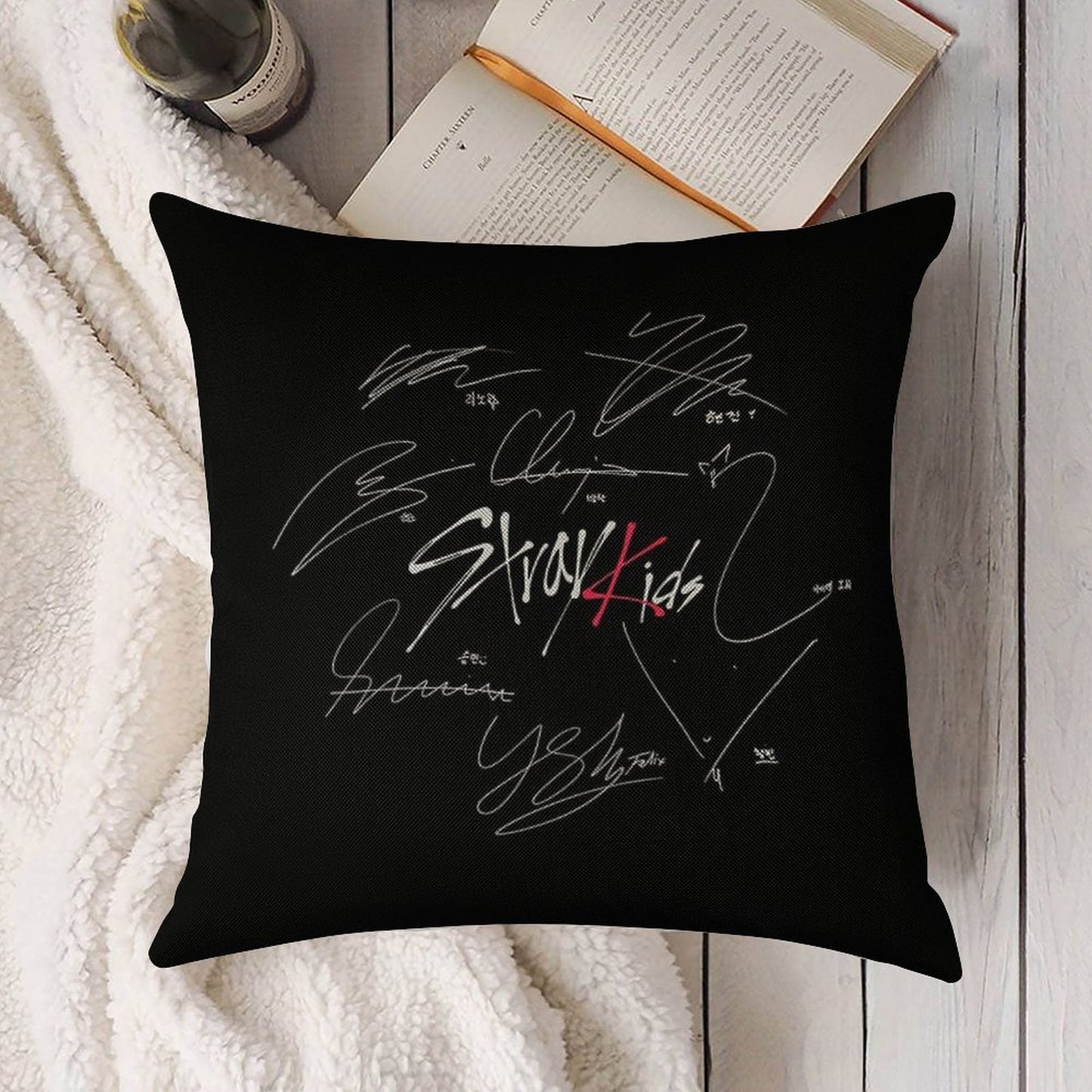 Stray Kids OT8 - Logo with Signatures (black) Linen Throw Pillow Cover