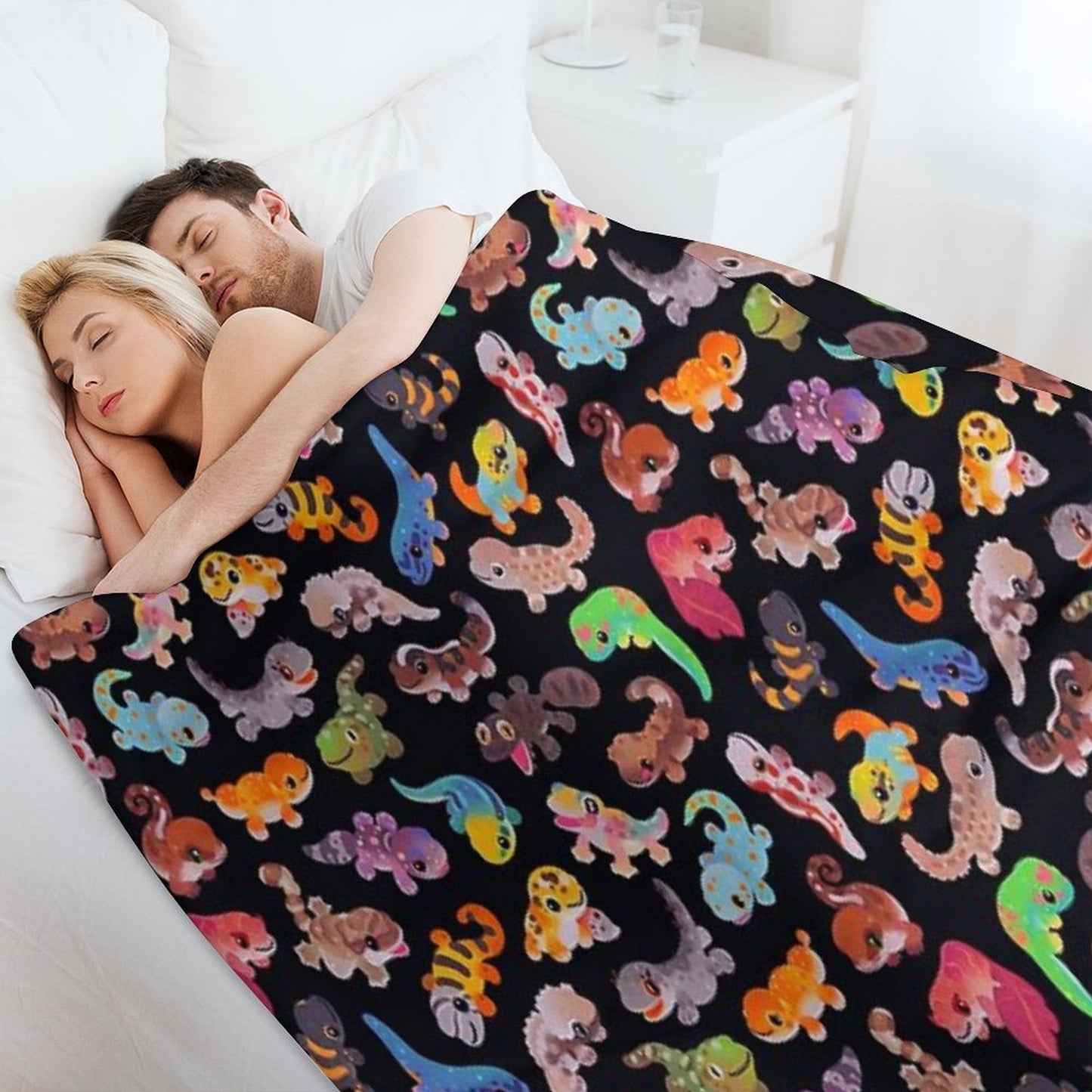 Gecko - Dark Throw Blanket