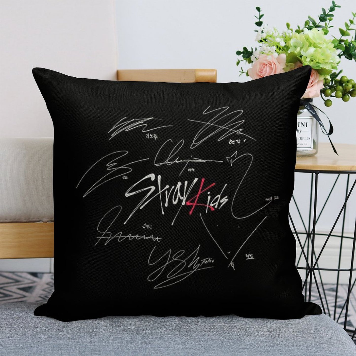 Stray Kids OT8 - Logo with Signatures (black) Linen Throw Pillow Cover