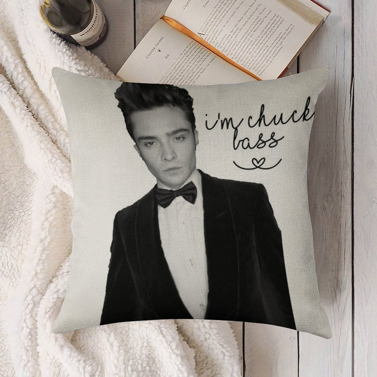 I'm Chuck Bass Linen Throw Pillow Cover