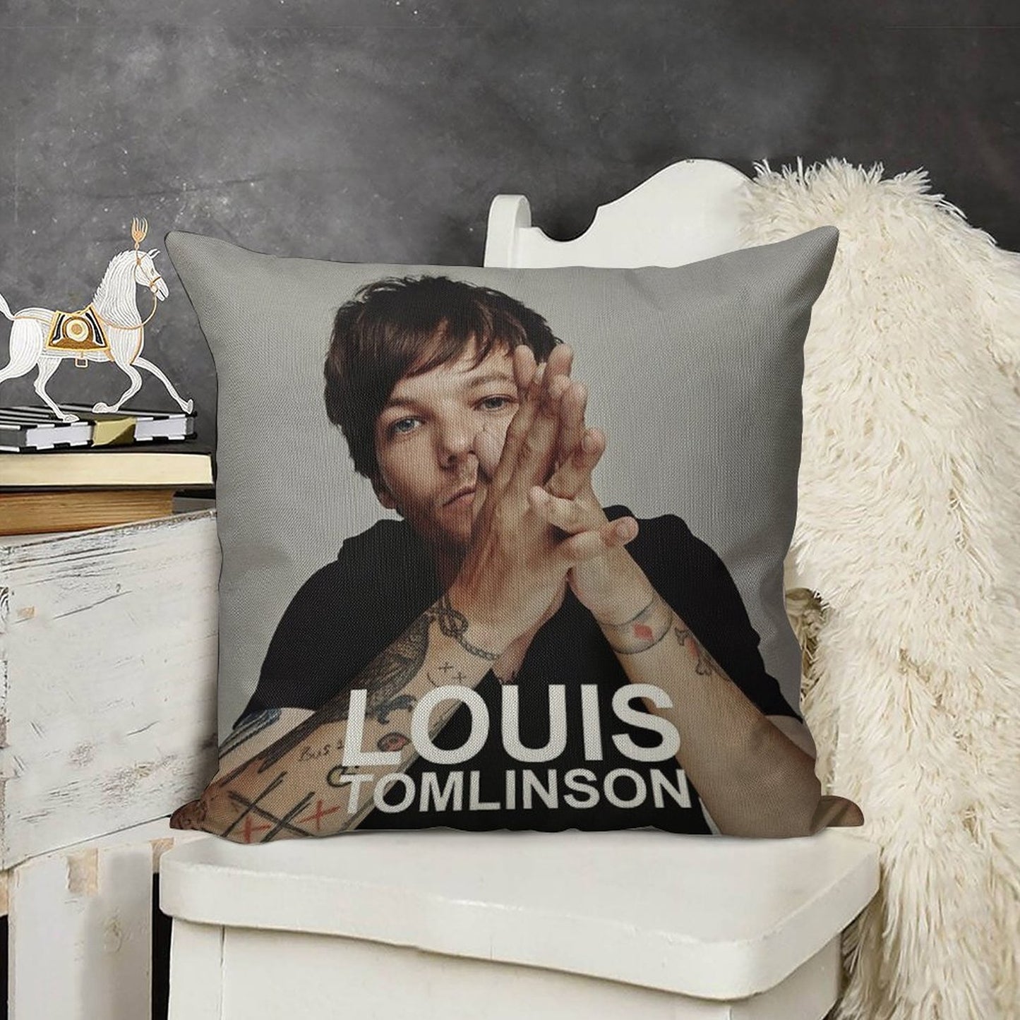 Gadjah New Tomlinson Walls American Tour 2020 Linen Throw Pillow Cover