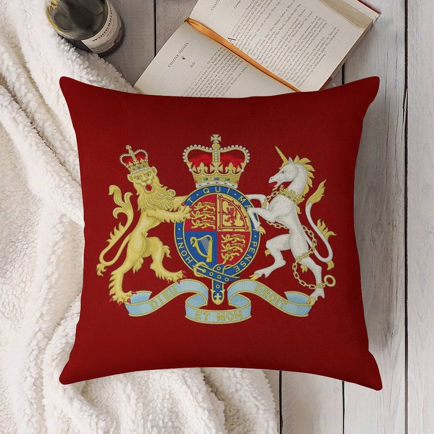 Royal Coat of Arms of The United Kingdom Linen Throw Pillow Cover