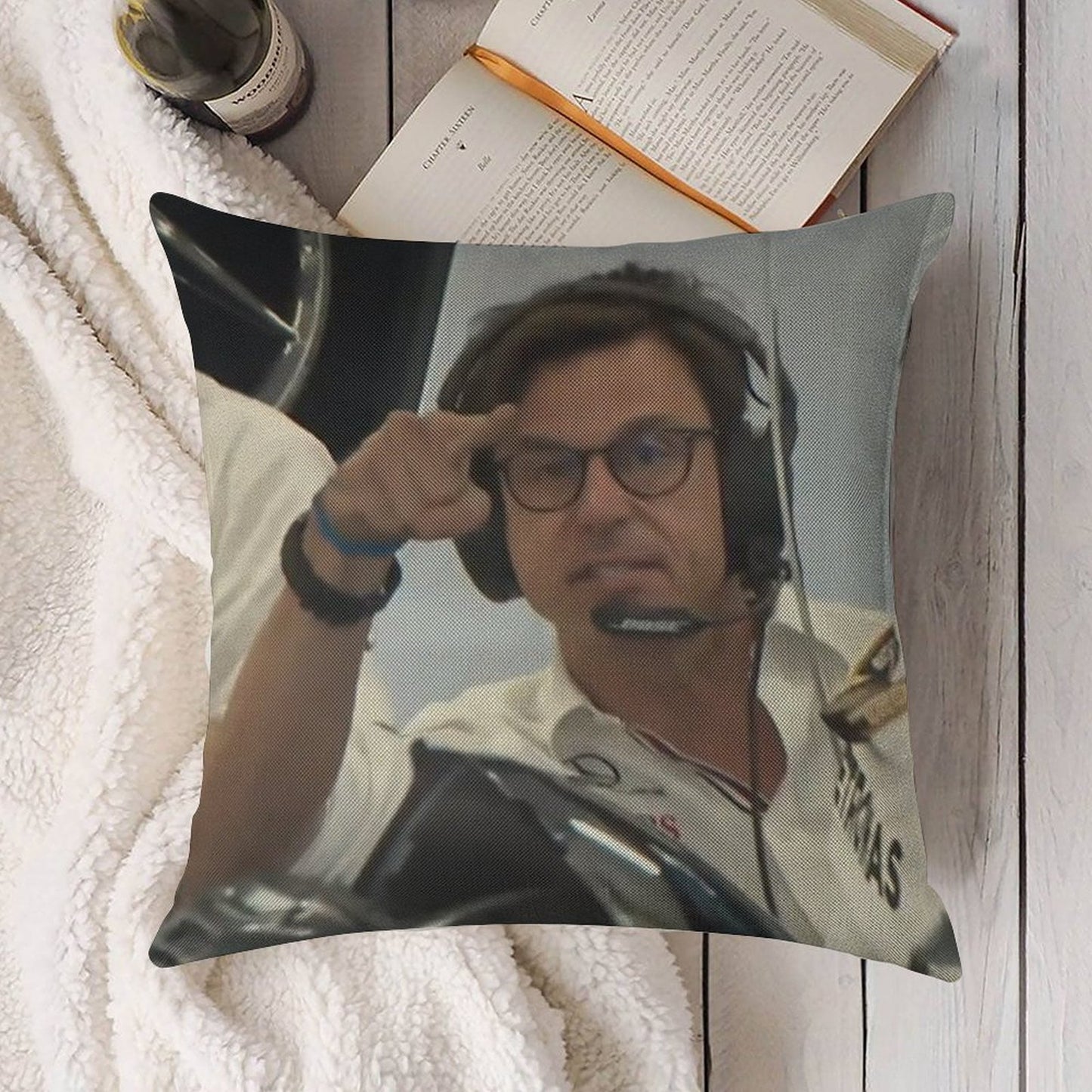 Toto Pointing at Camera Linen Throw Pillow Cover