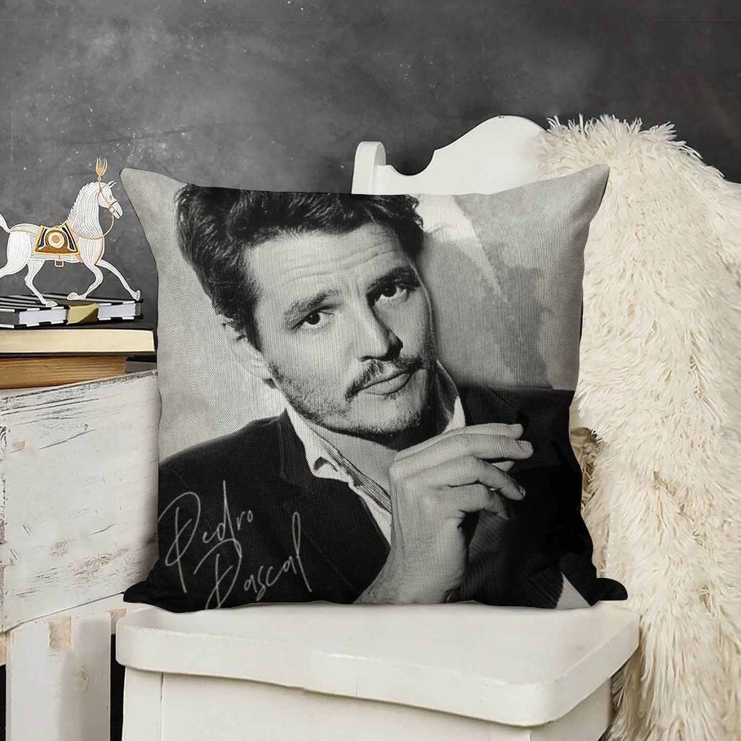 Pedro Pascal - BW III Linen Throw Pillow Cover