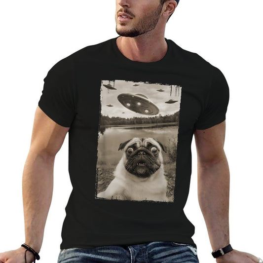 Vintage Pug UFO Encounters - Funny UFO And Pug Selfie T-Shirt