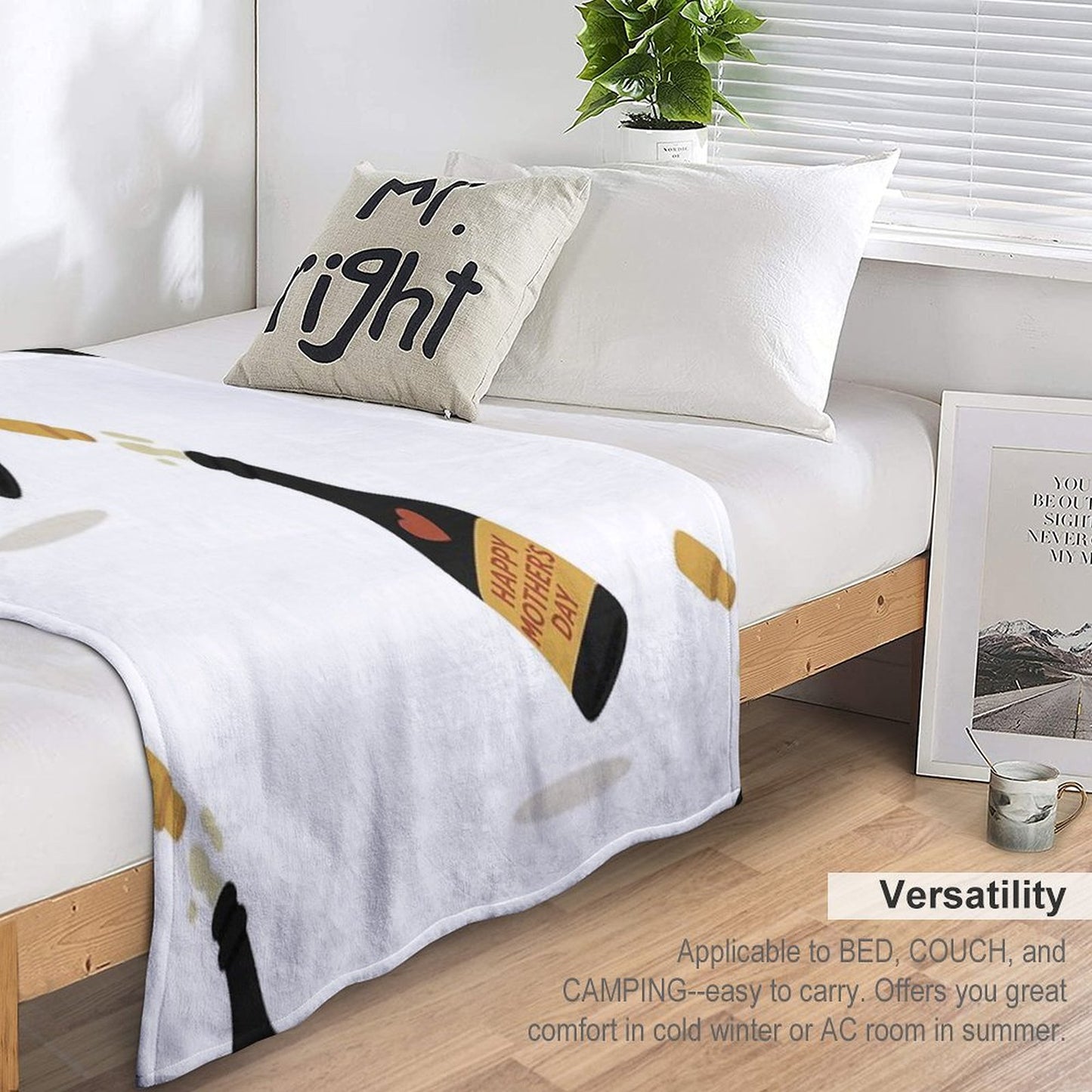 Simple Mom Cheers Symbol, Modern Mother's Day Wishes Throw Blanket