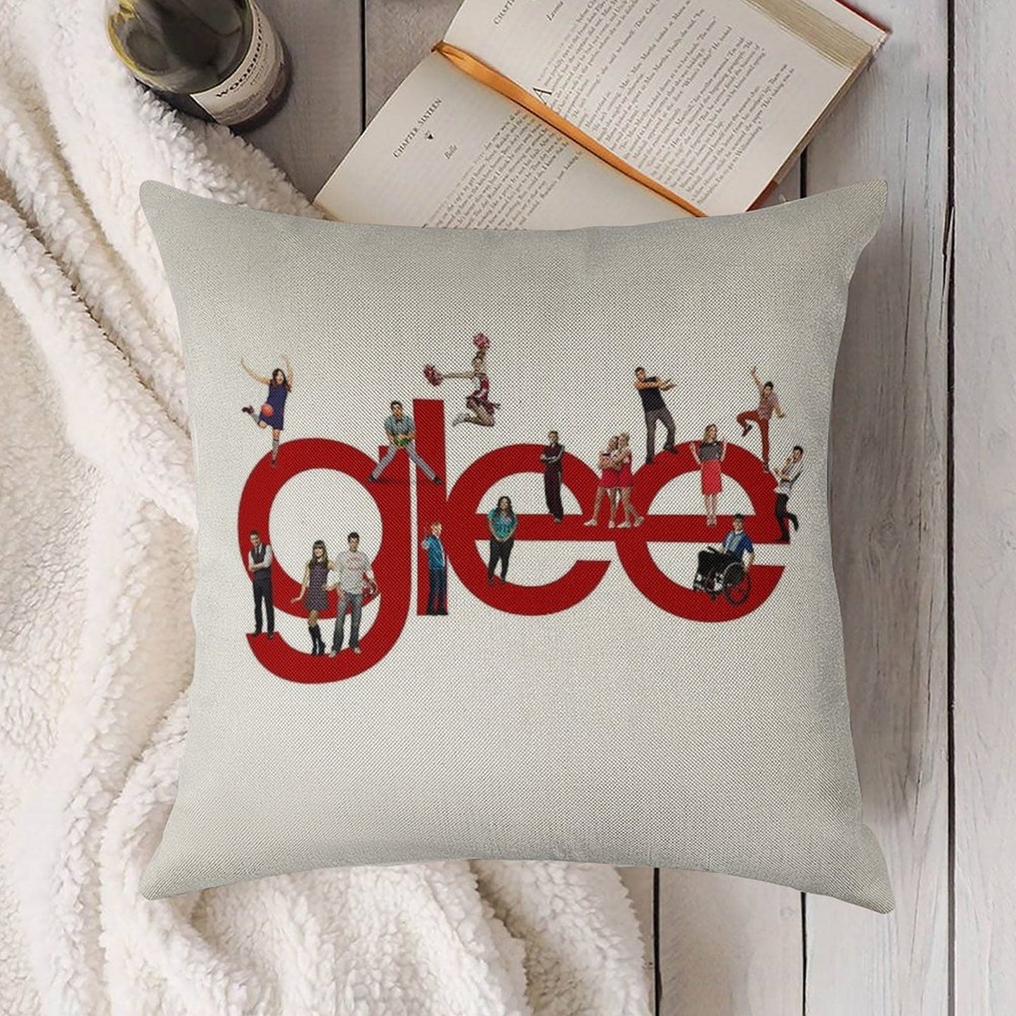 Glee Logo with The Cast Linen Throw Pillow Cover