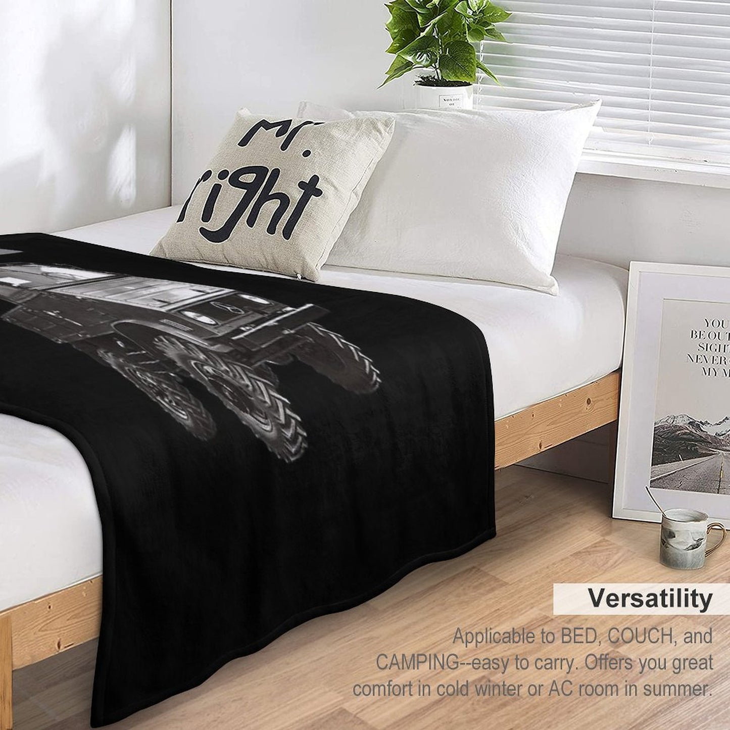 UNIMOG Oldschool (on Black) Throw Blanket