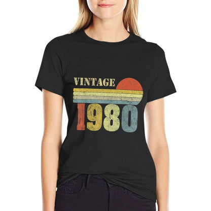 1980 40th Birthday Gift Vintage Retro Men Women 40 Years Old  Moisture-wicking T-Shirt