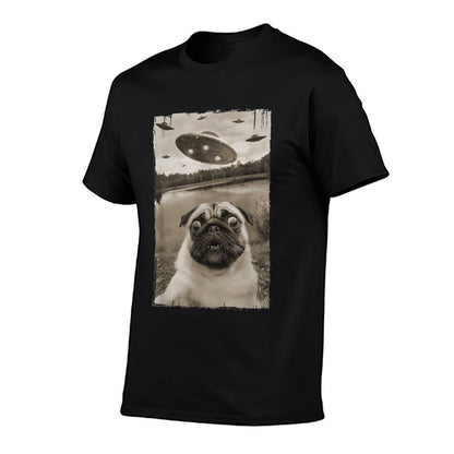 Vintage Pug UFO Encounters - Funny UFO And Pug Selfie T-Shirt