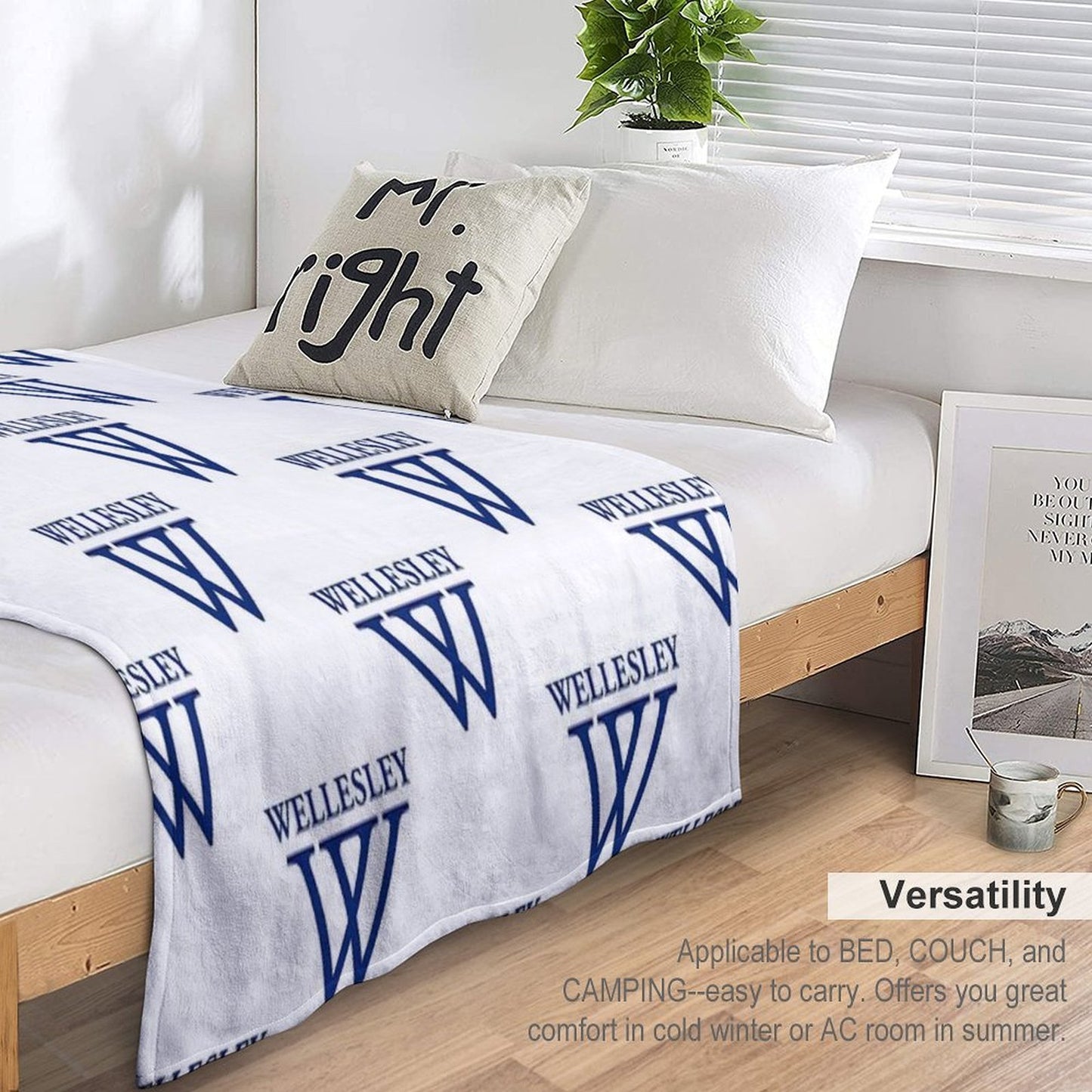 Wellesley University Official Logo Throw Blanket