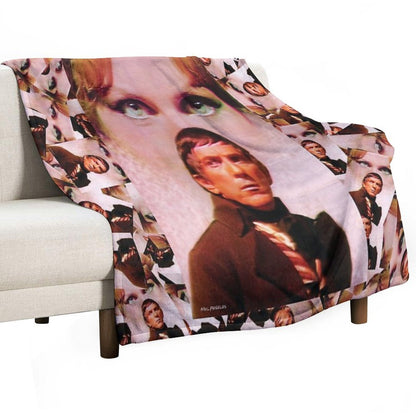 Dark Shadows - Barnabas Collins And Angélique Bouchard Throw Blanket