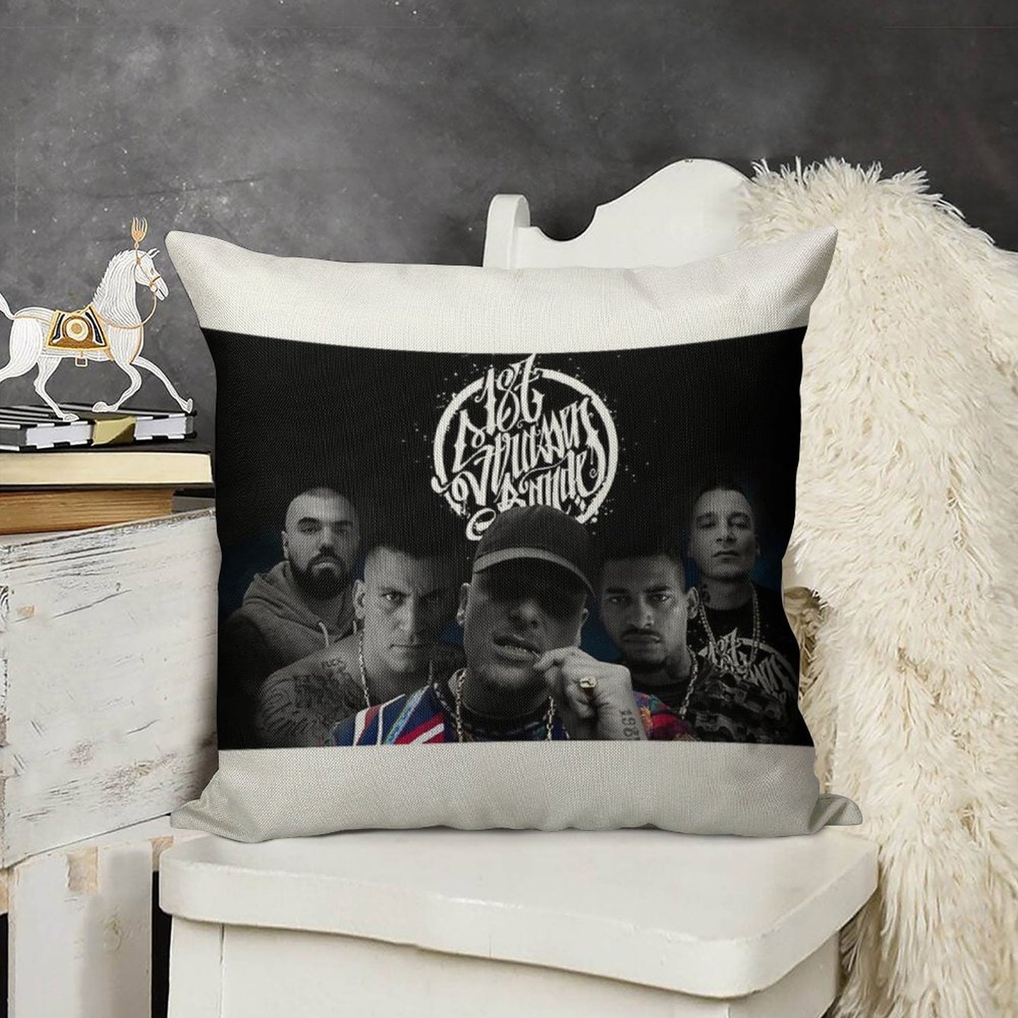 187-Strassenbande Linen Throw Pillow Cover