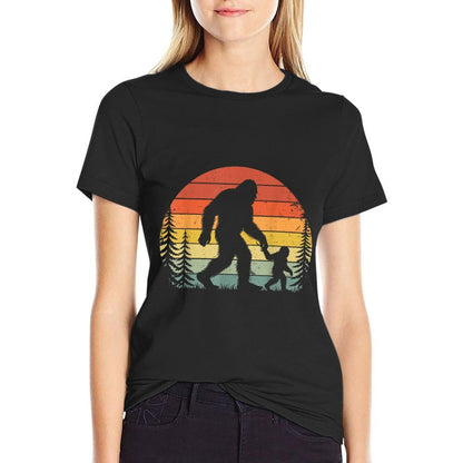 Retro Vintage Bigfoot Dad Fathers Day Father Son Matching  Relaxed-fit T-Shirt