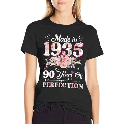 90 Year Old Made In 1935 Floral 90th Birthday Gifts Women T-Shirt
