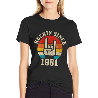 Womens Rockin&#39; Since 1981 Vintage Rock Music 40th Birthday Gift  Rolled Sleeves T-Shirt