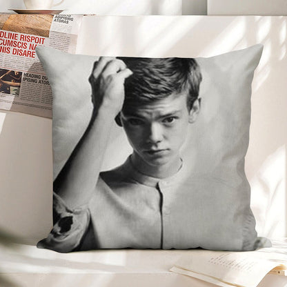 Thomas Brodie-Sangster 9 Linen Throw Pillow Cover