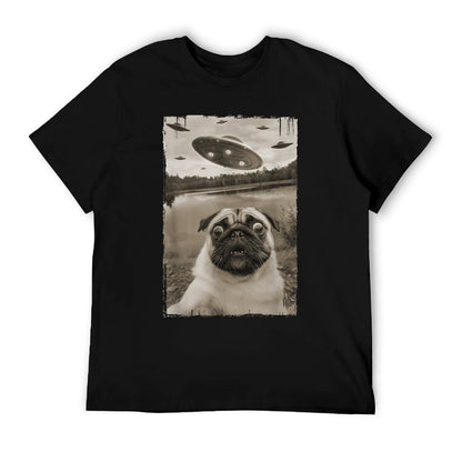 Vintage Pug UFO Encounters - Funny UFO And Pug Selfie T-Shirt