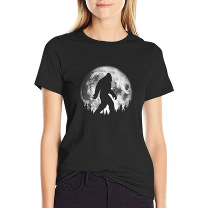 Bigfoot Night Stroll! Cool Full Moon & Trees Sasquatch T-Shirt