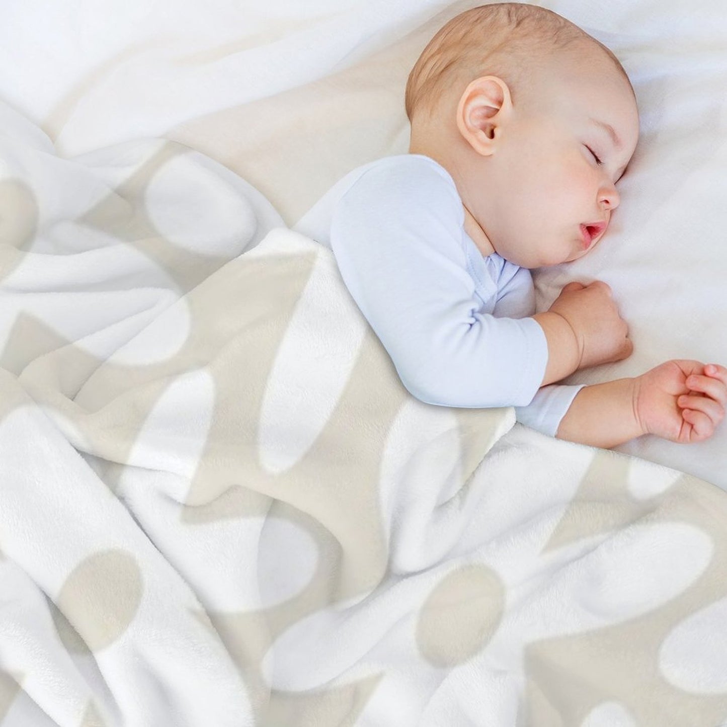 Daisy Time Floral Pattern in White And Beige Throw Blanket