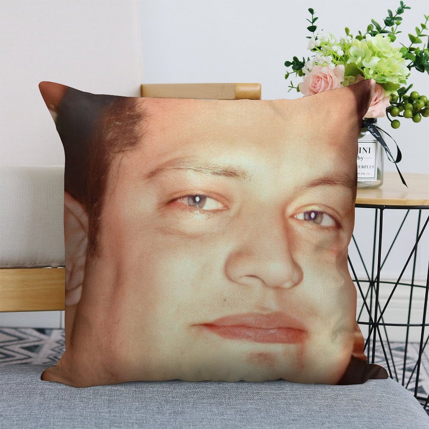 Sal's Face Linen Throw Pillow Cover