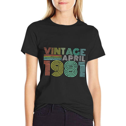 Womens 40th Birthday Gift Vintage April 1981 40 Years Old  Classic T-Shirt