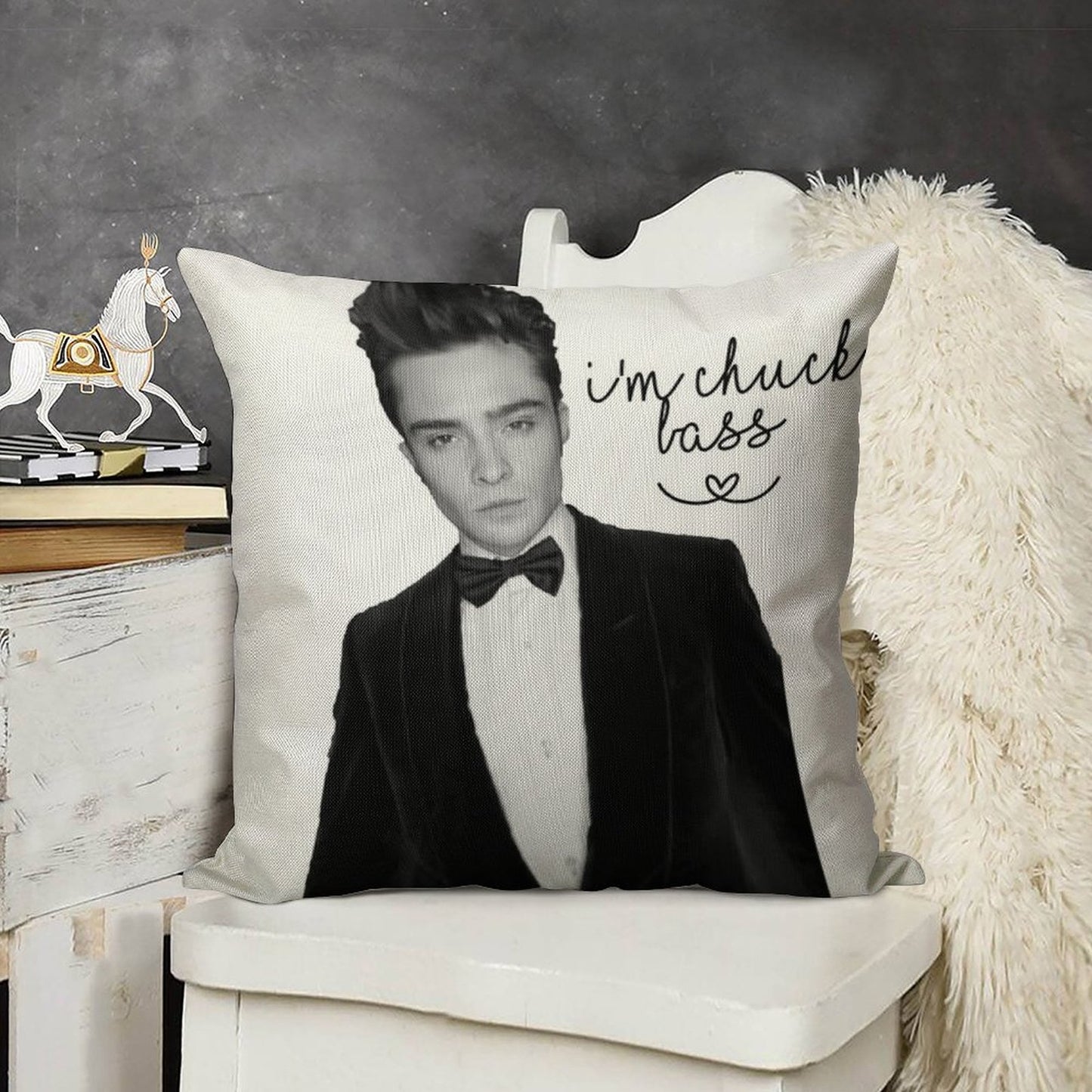 I'm Chuck Bass Linen Throw Pillow Cover