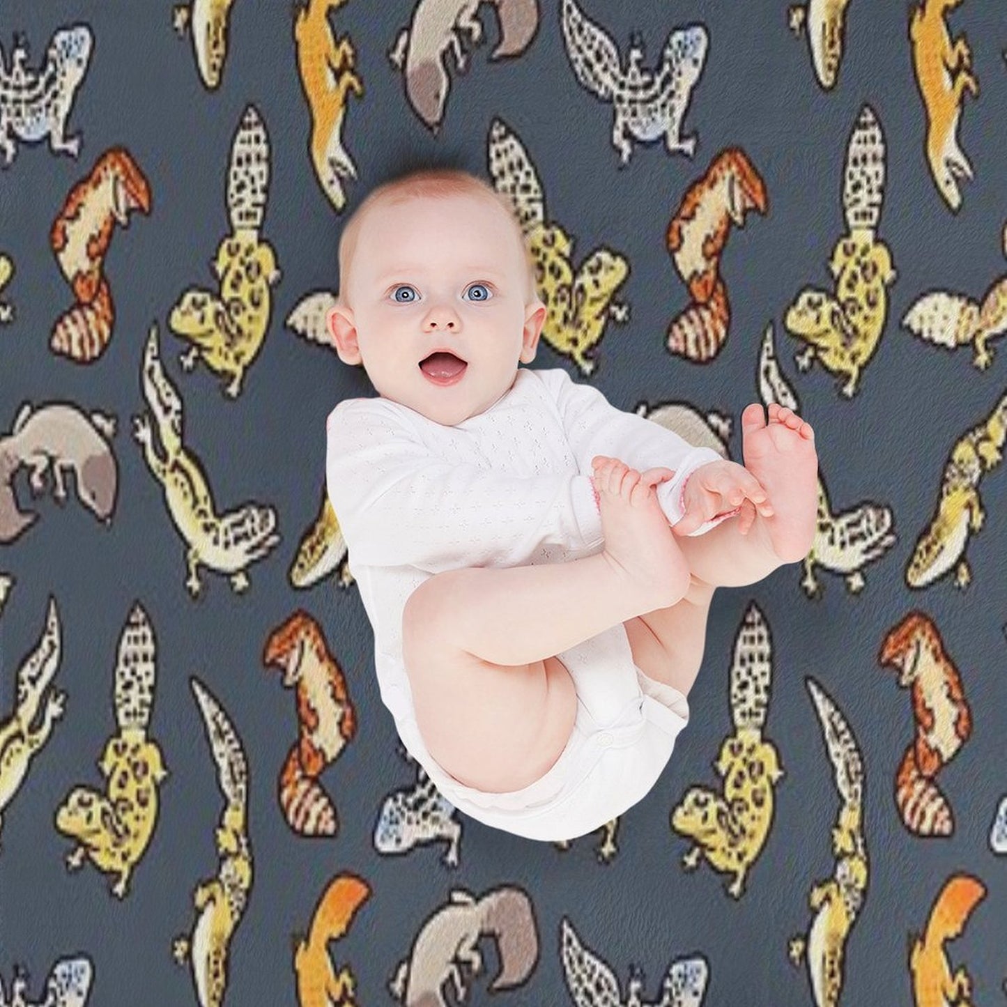 Chub Geckos in Dark Grey Throw Blanket