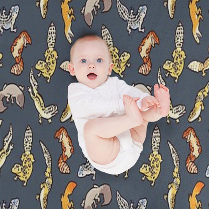 Chub Geckos in Dark Grey Throw Blanket