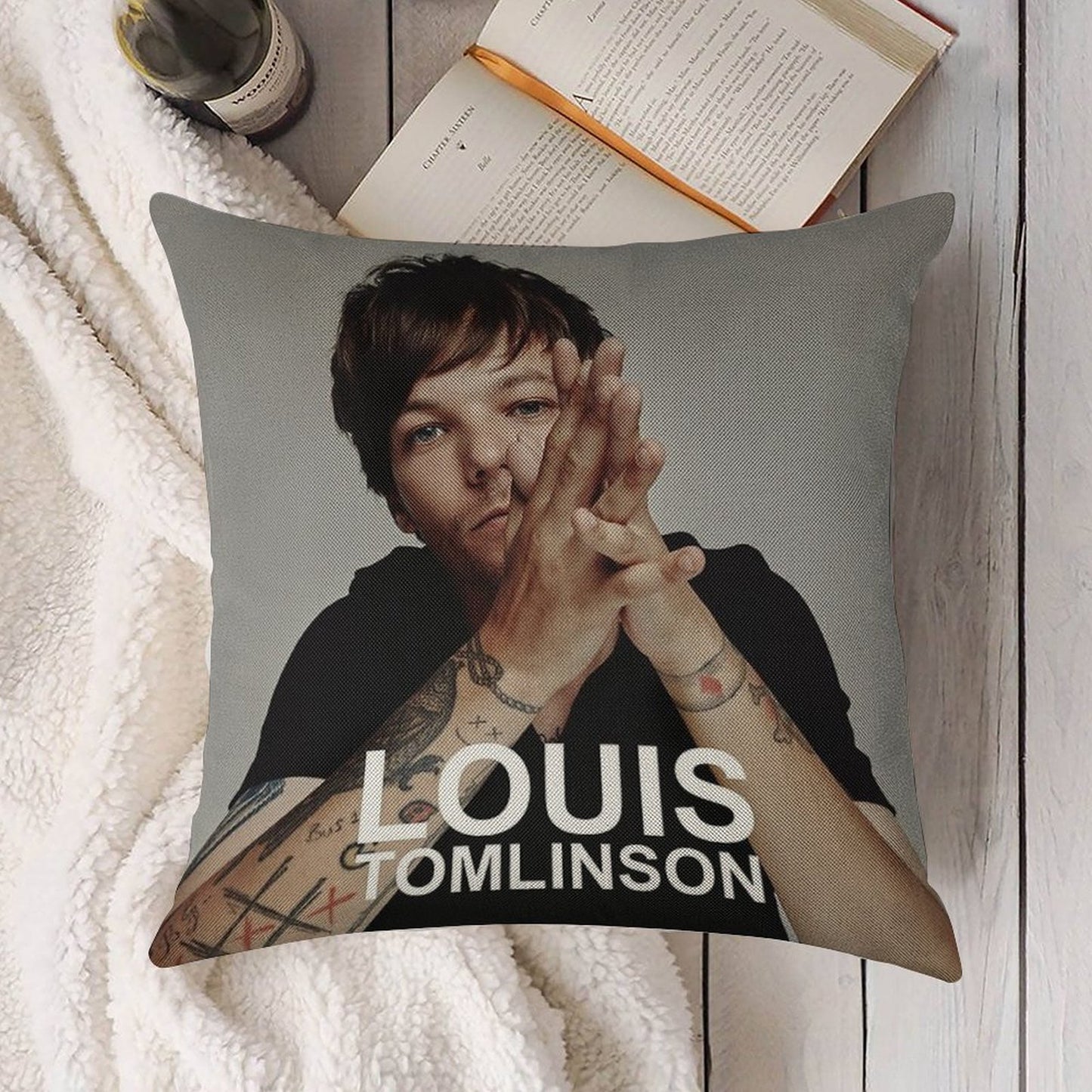 Gadjah New Tomlinson Walls American Tour 2020 Linen Throw Pillow Cover