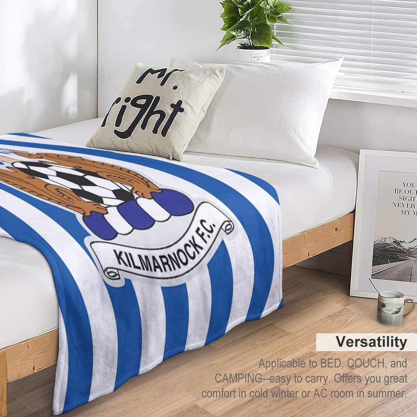 Kilmarnock Football Club Logo - Stripes Throw Blanket