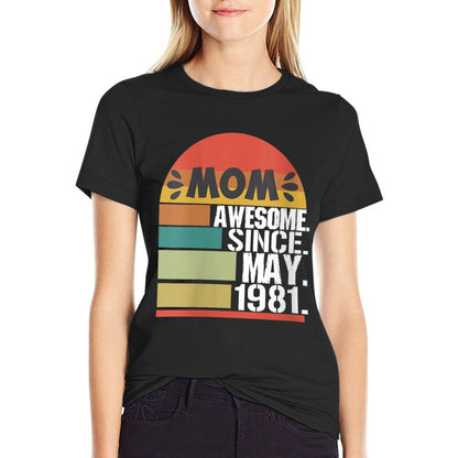 Womens Vintage May 1981 40th Birthday Funny Sayings for Mom  Moisture-wicking T-Shirt