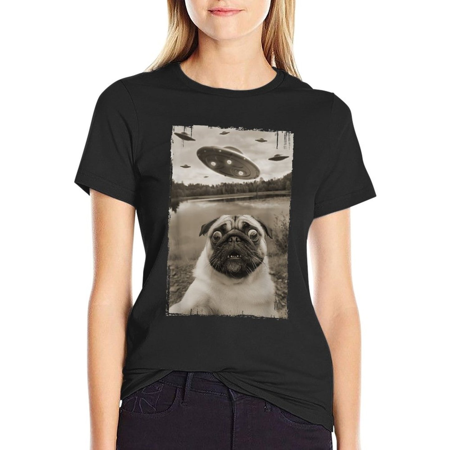 Vintage Pug UFO Encounters - Funny UFO And Pug Selfie T-Shirt