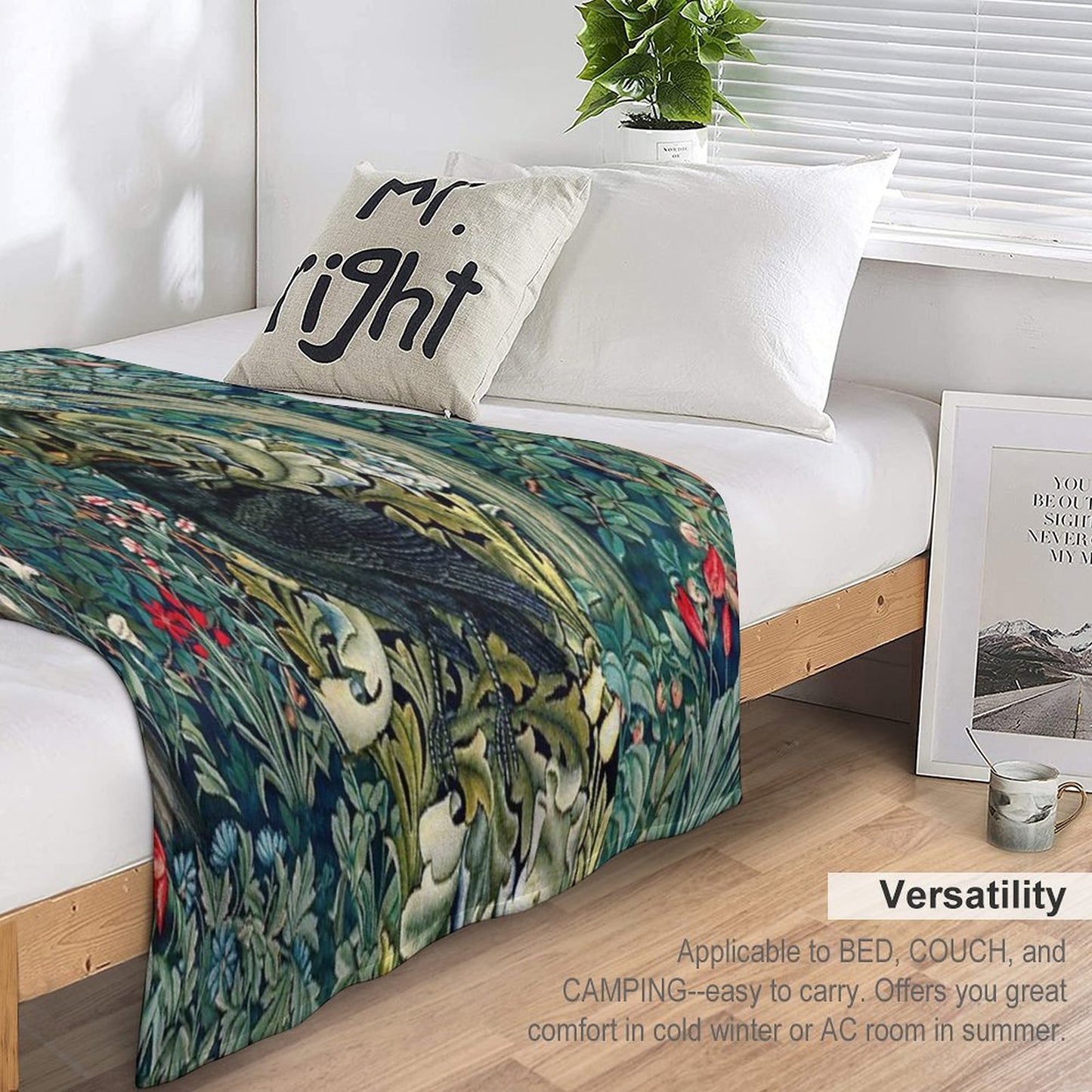 GREENERY, FOREST ANIMALS ,RAVEN ON ACANTHUS LEAVES Blue Green Floral Throw Blanket