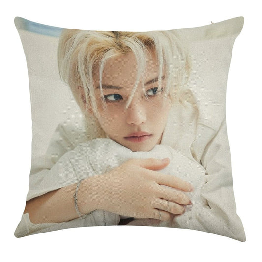 Lee Felix       Stray Kids - 2024 Season's Greetings 'Perfect Day with SKZ' (Teaser Images - Individual) Linen Throw Pillow Cover