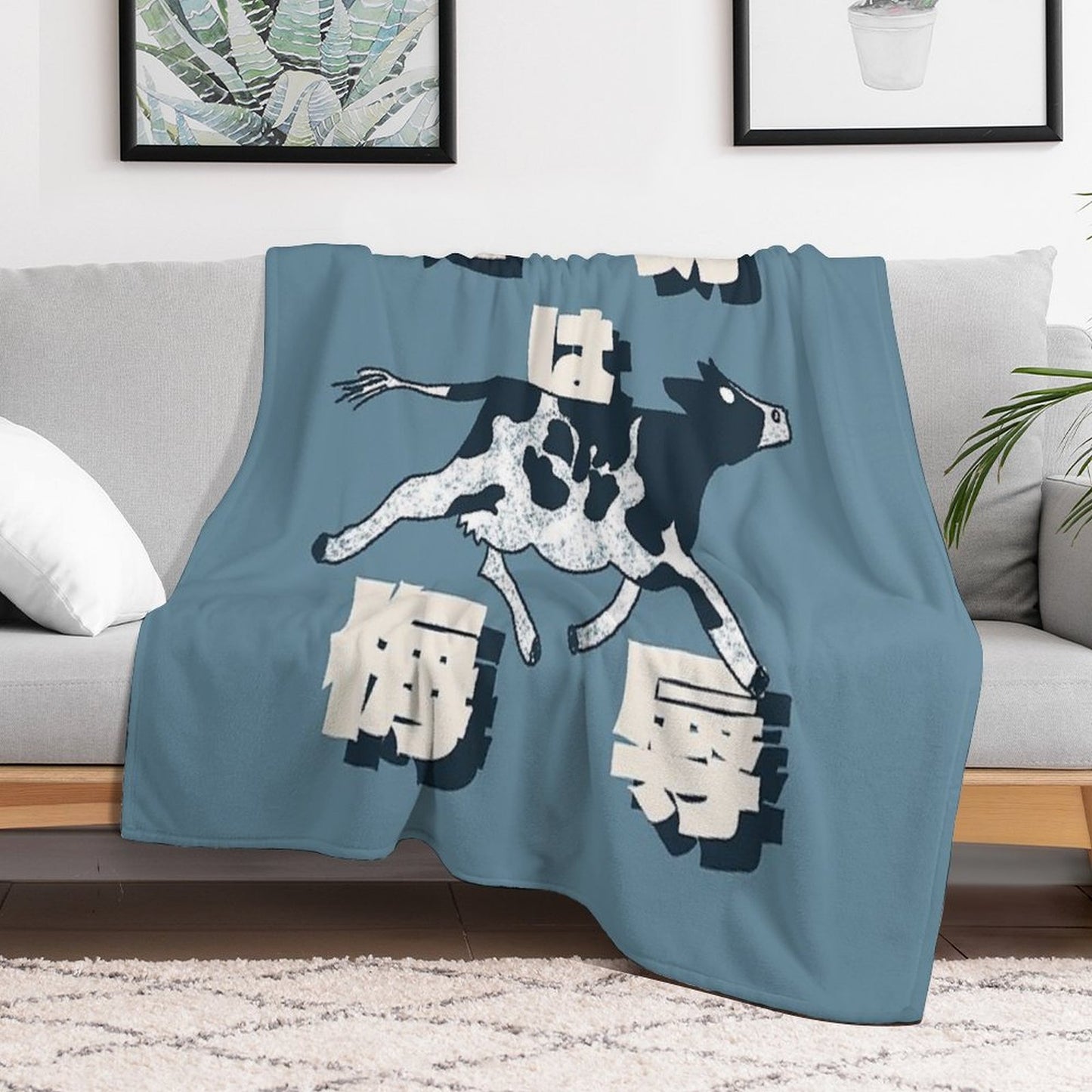 Japanese Punctual Cow. (Chikoku Ha Bujyoku) Throw Blanket